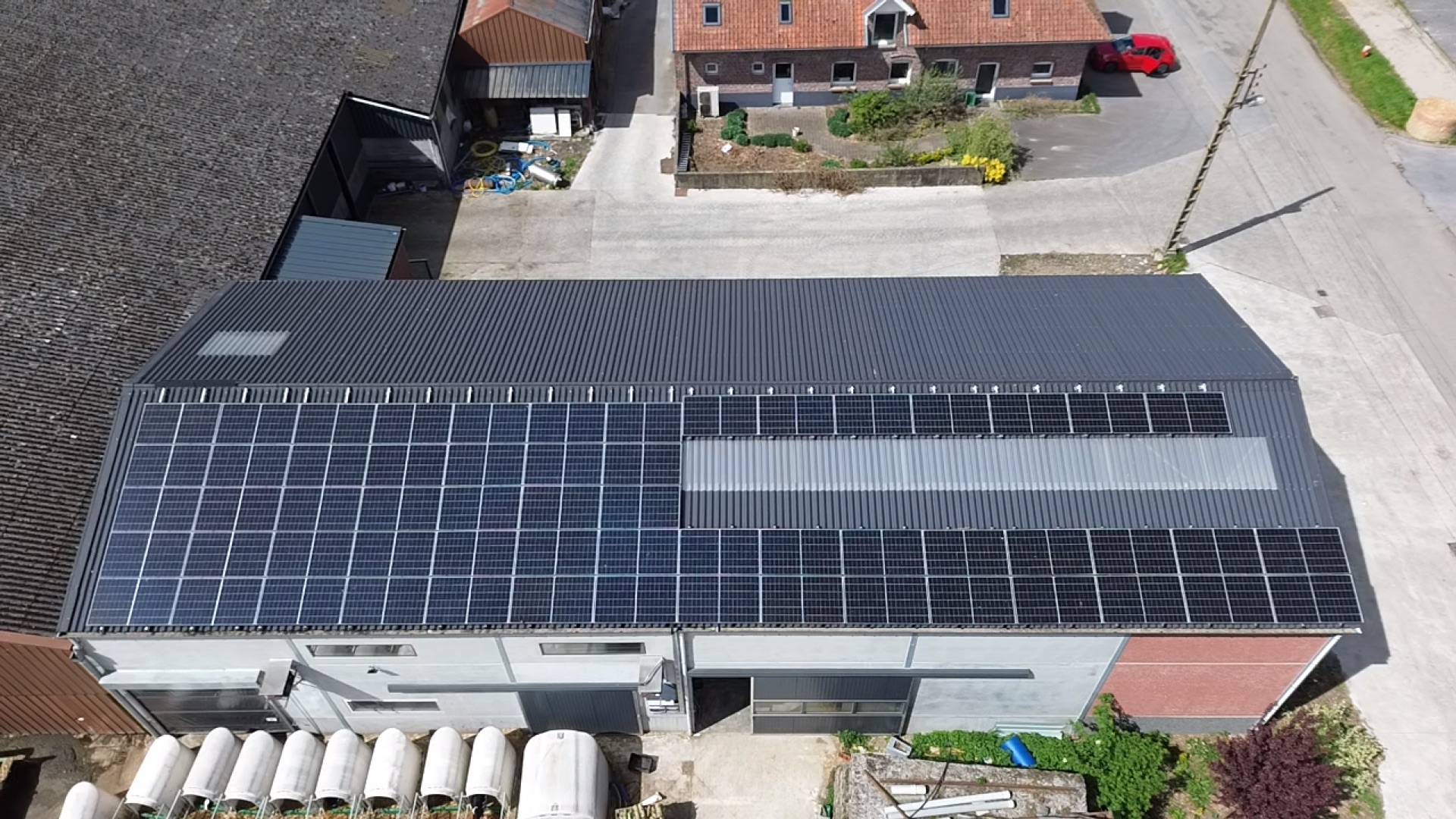 Ferme à Frelinghien — Pose de 62 panneaux - Onduleur centralisé Solis - Appli Soliscloud